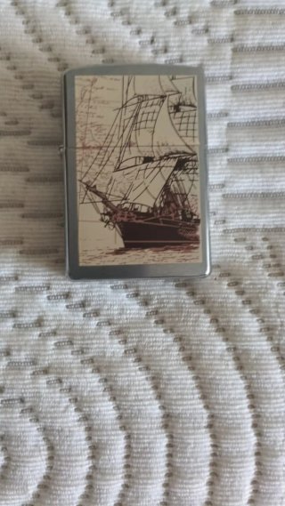 Zippo con design di nave e mappa_2