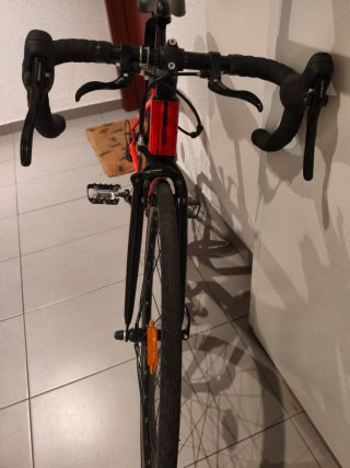 Bicicleta carretera niño Triban roja