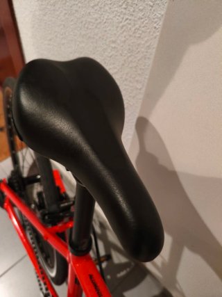 Bicicleta carretera niño Triban roja