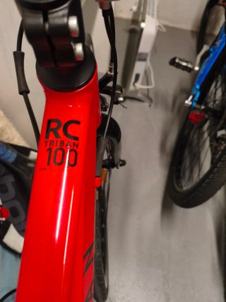 Bicicleta carretera niño Triban roja