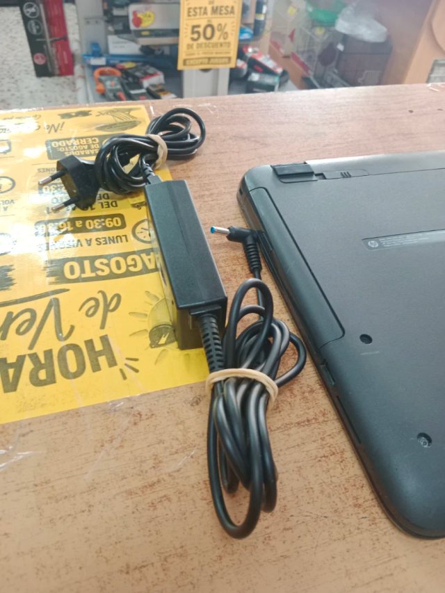 ORDENADOR PORTÁTIL HP 250 G4 CON CARGADOR