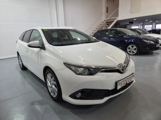 Toyota Auris 1.4 90D Business Touring Sports