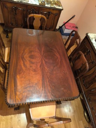 Mesa de comedor antigua y 6 sillas