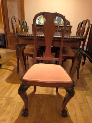 Mesa de comedor antigua y 6 sillas