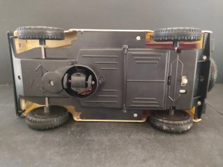 Román , Land Rover