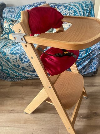 Trona evolutiva madera y textil rojo