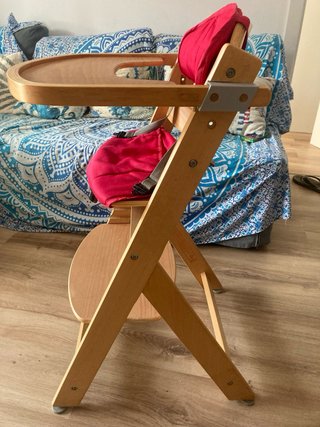 Trona evolutiva madera y textil rojo
