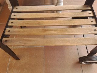 Barbacoa de carbón con ruedas
