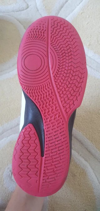 Zapatillas Baloncesto Blancas y Rojas
