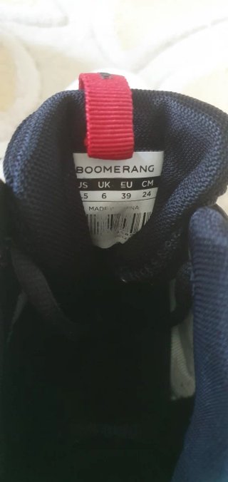 Zapatillas Baloncesto Blancas y Rojas