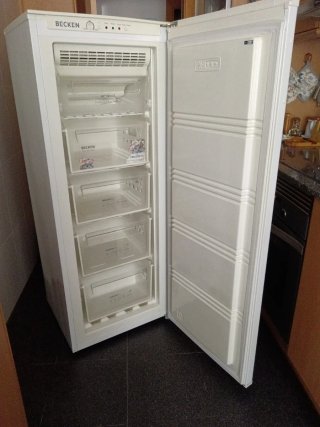 Congelador vertical Becken A+ 5 cajones