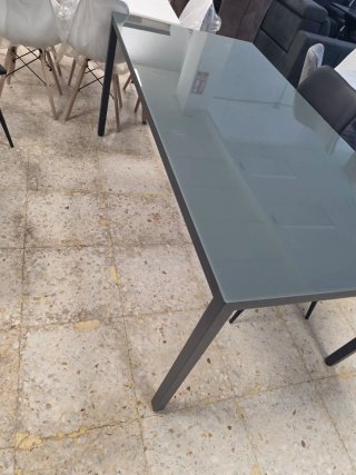 Mesa de comedor cristal y metal