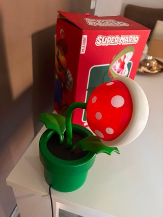 Lámpara Planta Piraña Super Mario Paladone