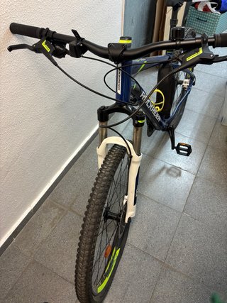 Bicicleta Rockrider ST 540 Azul mas casco, talla M