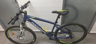 Bicicleta Rockrider ST 540 Azul mas casco, talla M