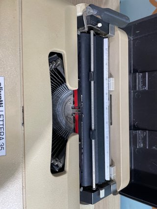 Máquina de escribir Olivetti Lettera 35