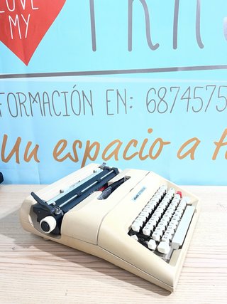 Máquina de escribir Olivetti Lettera 35