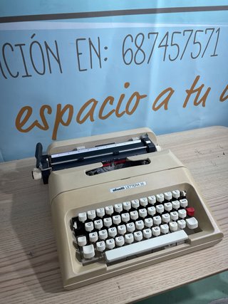 Máquina de escribir Olivetti Lettera 35