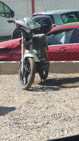 Derbi Moped Plata y Negro