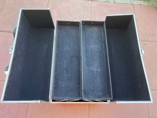 Maletín negro y plateado