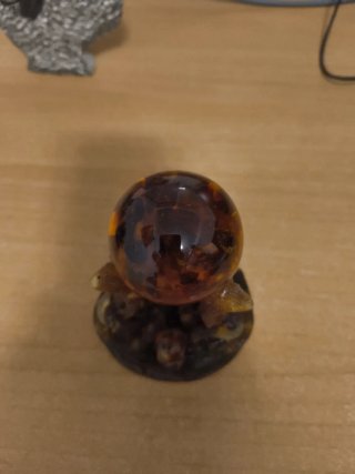 Figura ámbar cobras con esfera