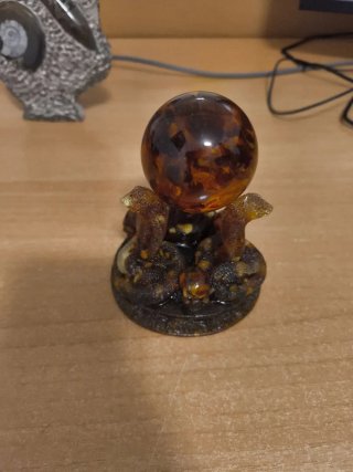 Figura ámbar cobras con esfera