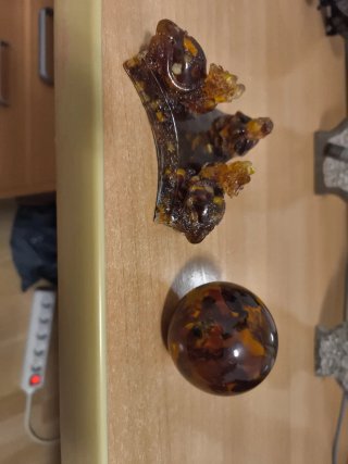 Figura ámbar cobras con esfera