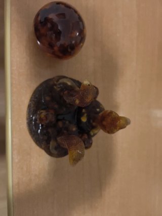 Figura ámbar cobras con esfera