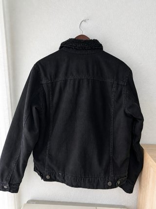 Chaqueta vaquera negra Zara con borreguito