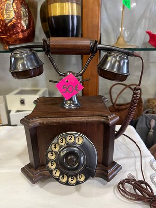 Teléfono antiguo madera y metal