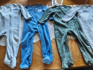 Lote 4 Pijamas Kiabi talla 24 meses