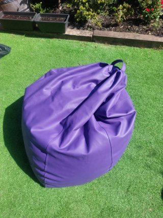 Puff grande morado piel sintética