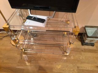Mesa de cristal para TV con ruedas