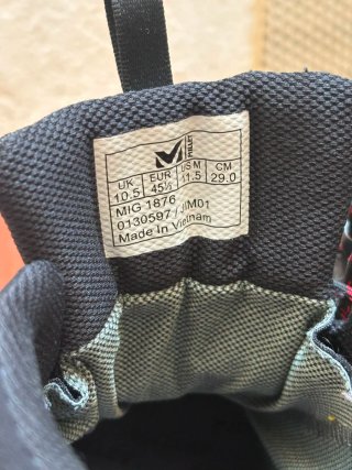 Botas Millet Trekking Negras y Rojas