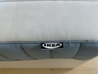 Cama 135x190 con cajones, cabecero y colchón IKEA
