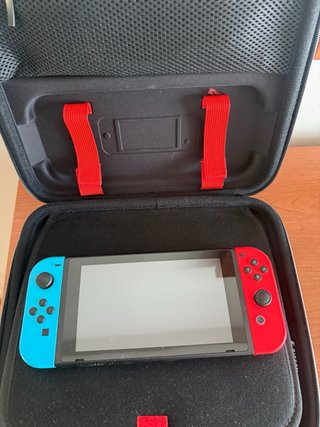 Nintendo Switch casi nueva con caja original.