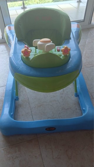 Andador infantil azul y verde