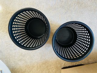 2 PAPELERAS NEGRAS DE PLÁSTICO