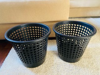 2 PAPELERAS NEGRAS DE PLÁSTICO