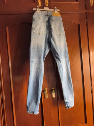 Pantalón vaquero Zara desgastado
