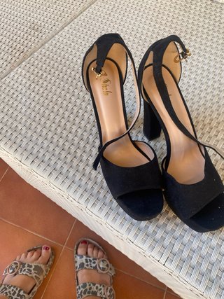 Sandalias Shein tacón ancho y plataforma negras