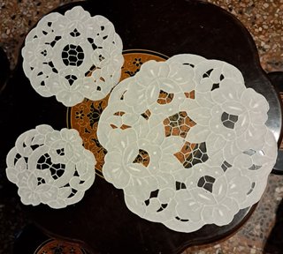 4 Centri Vintage Rotondi Ricamo Intaglio Mano
