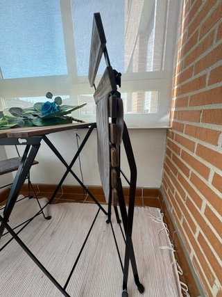 2Mesa y 4Sillas Jardín Plegables con protectores.