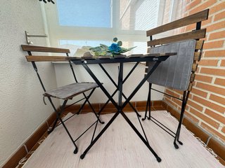 2Mesa y 4Sillas Jardín Plegables con protectores.