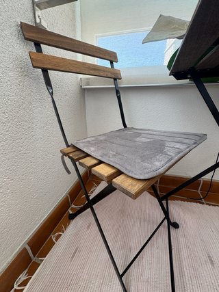 2Mesa y 4Sillas Jardín Plegables con protectores.