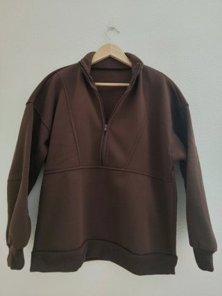 Sudadera marrón con cremallera