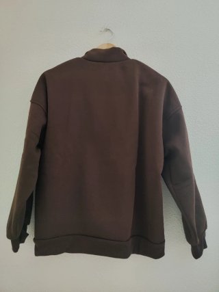 Sudadera marrón con cremallera