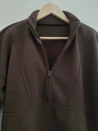 Sudadera marrón con cremallera