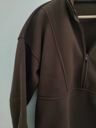 Sudadera marrón con cremallera