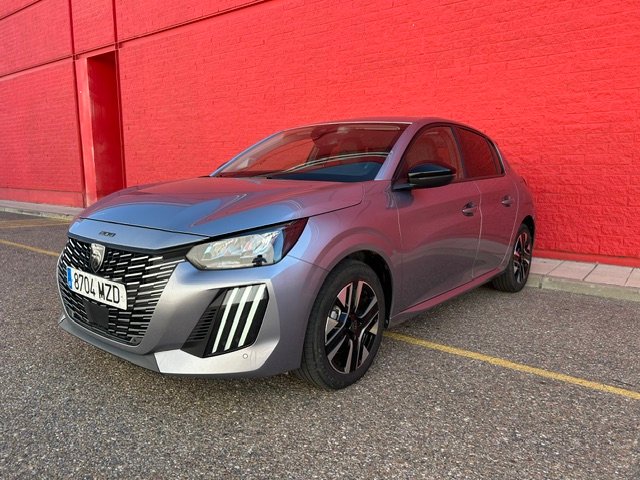 Peugeot 208 2025 HYBRID - foto 1